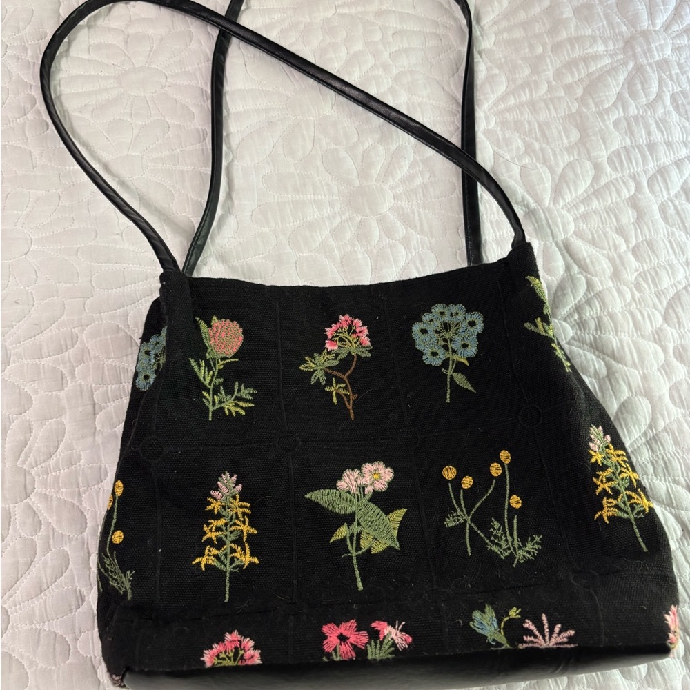 Elegant Black Floral Embroidered Shoulder Bag